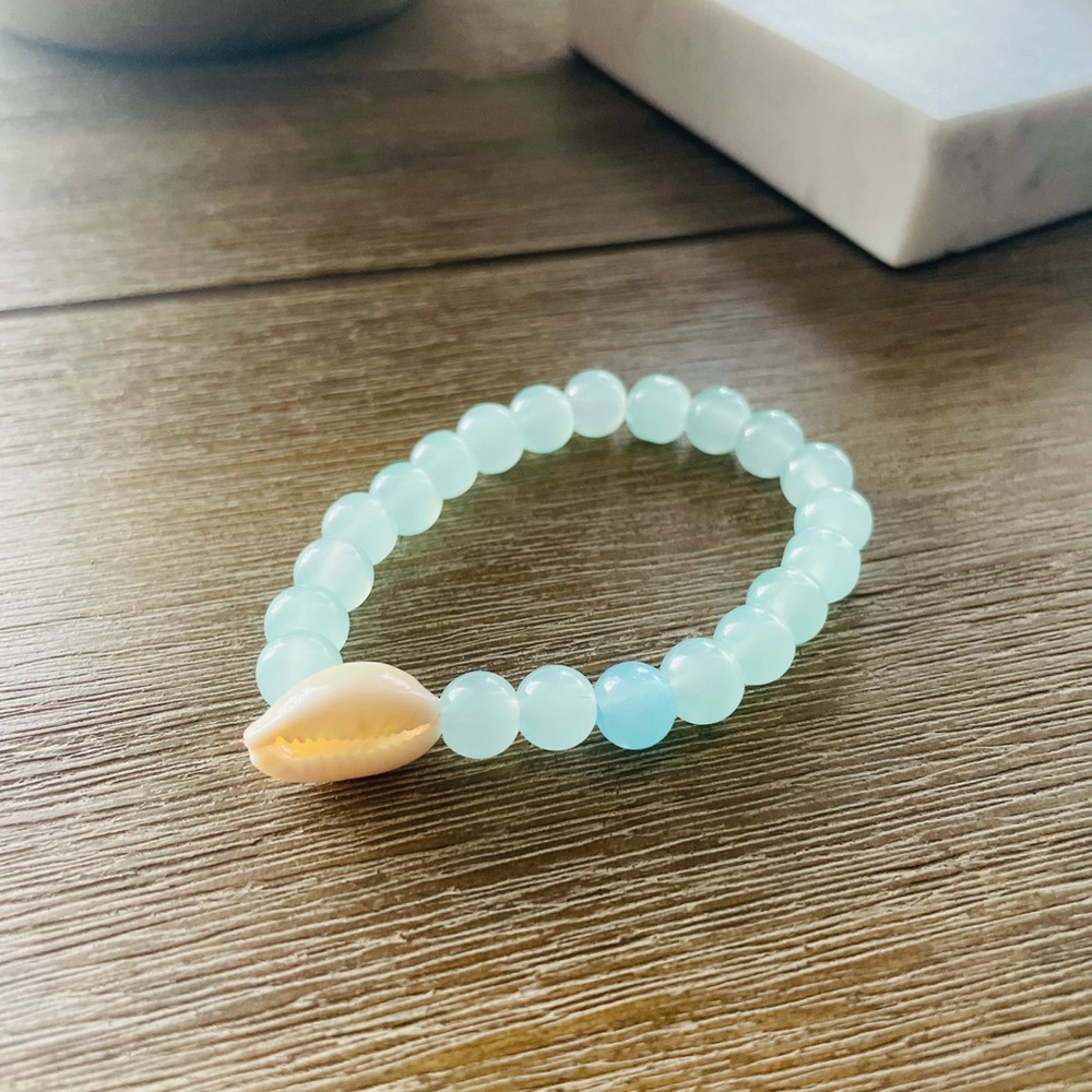 New handmade seashell bracelet